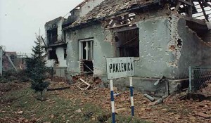 Ulaz u selo Paklenica iz smjera Starog Grabovca, maj 1995. Foto: Ratko Dragović, ZNG